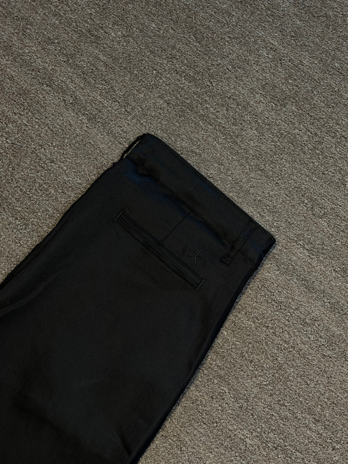 Calça Alfaiataria Slim - Calvin Klein Jeans - Preta Acetinada