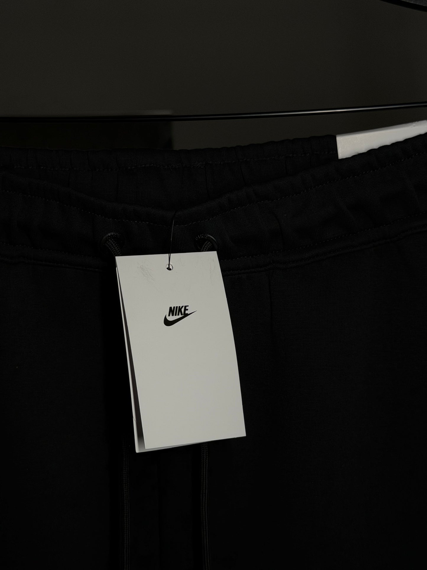 Calça NIKE TECH FLEECE