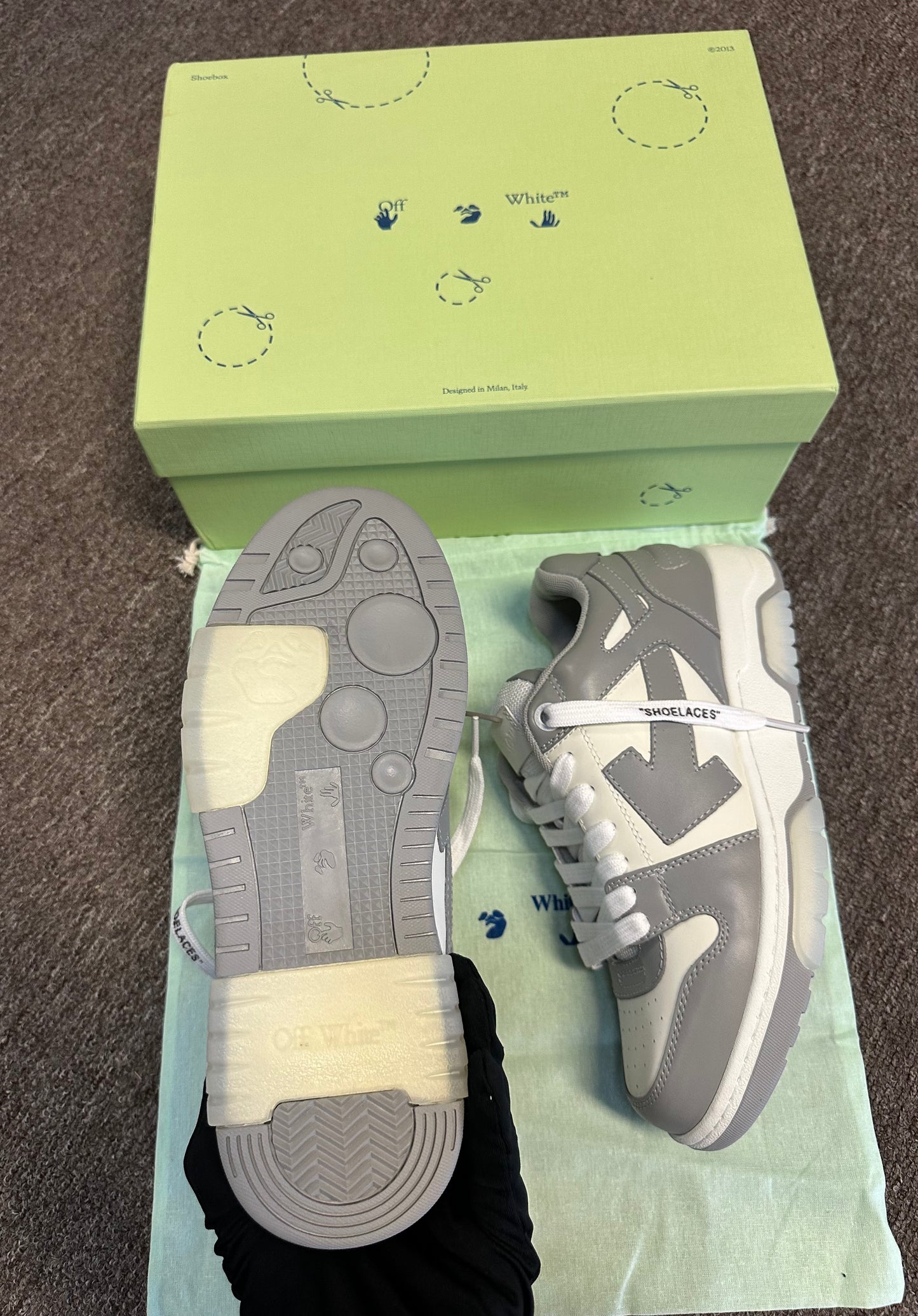 Tênis OFF-WHITE Out Of Office
