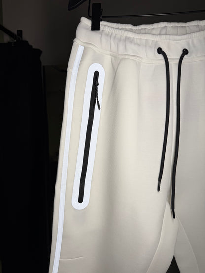 Conjunto NIKE TECH FLEECE - Branco e Cinza