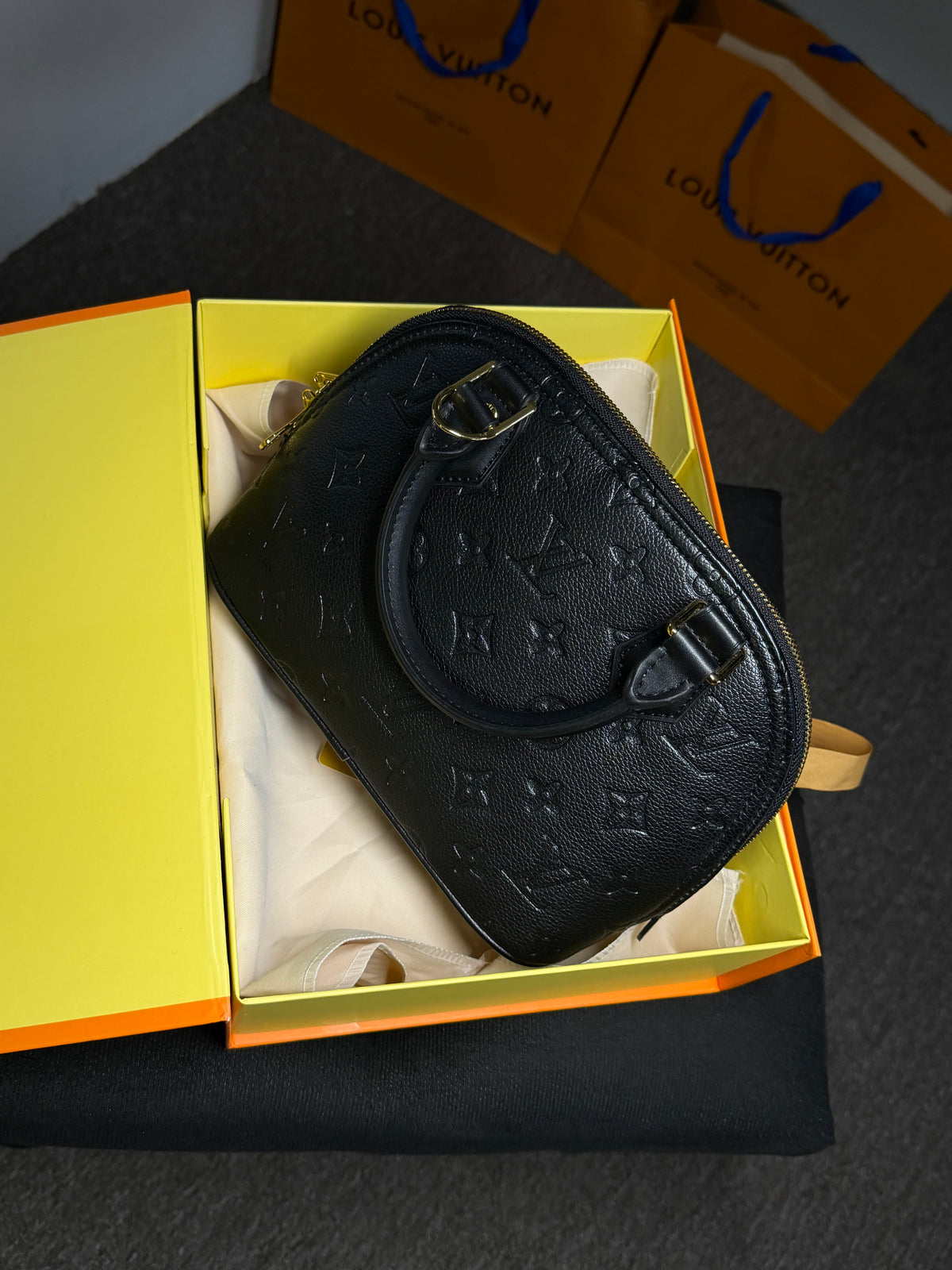 Bolsa Alma BB Louis Vuitton - Preta