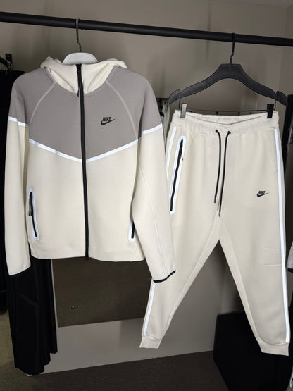 Conjunto NIKE TECH FLEECE - Branco e Cinza