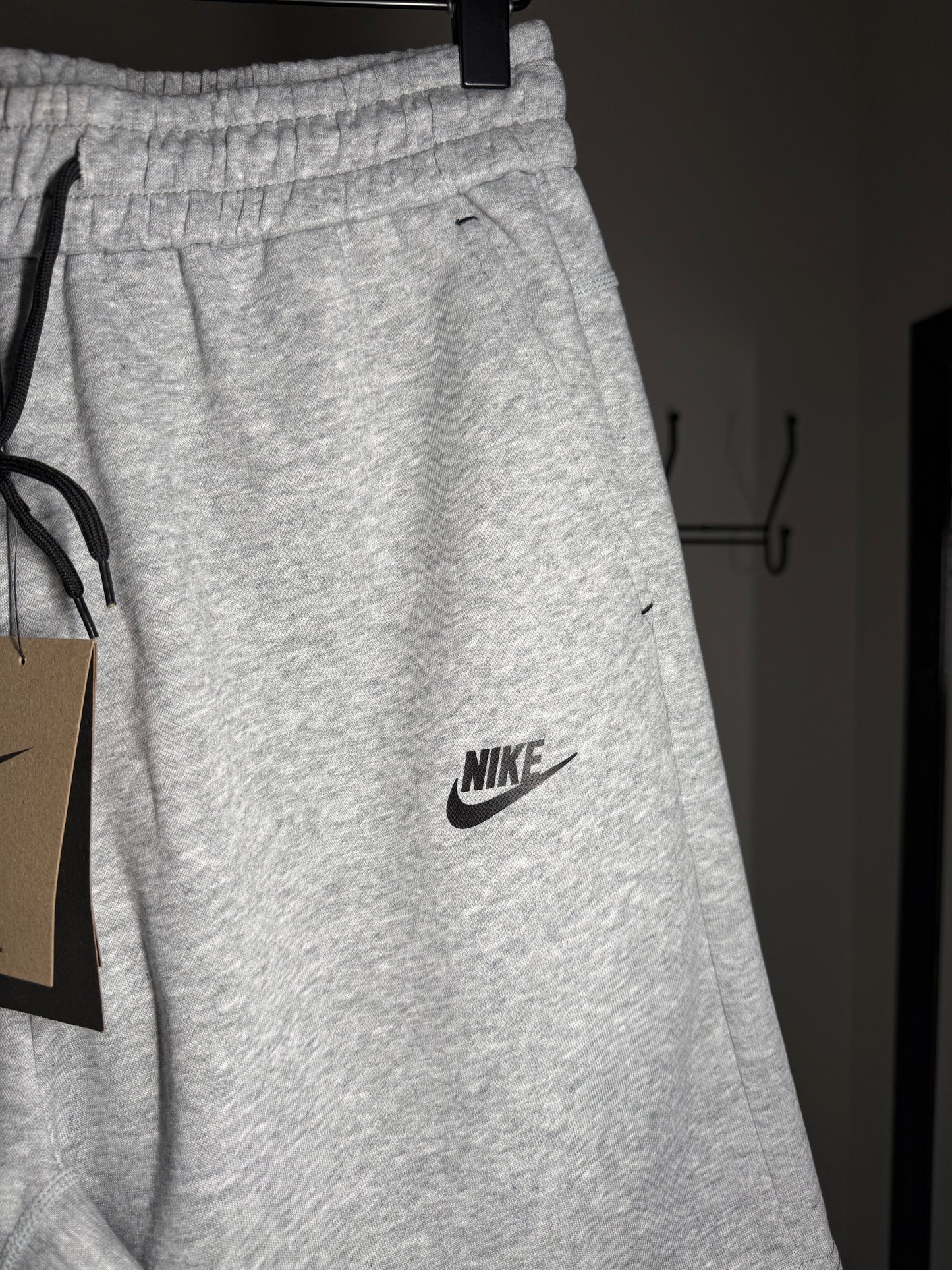 Bermuda NIKE TECH FLEECE - Cinza