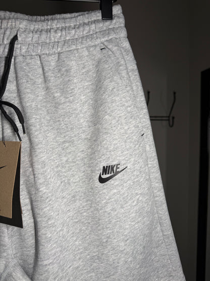 Bermuda NIKE TECH FLEECE - Cinza