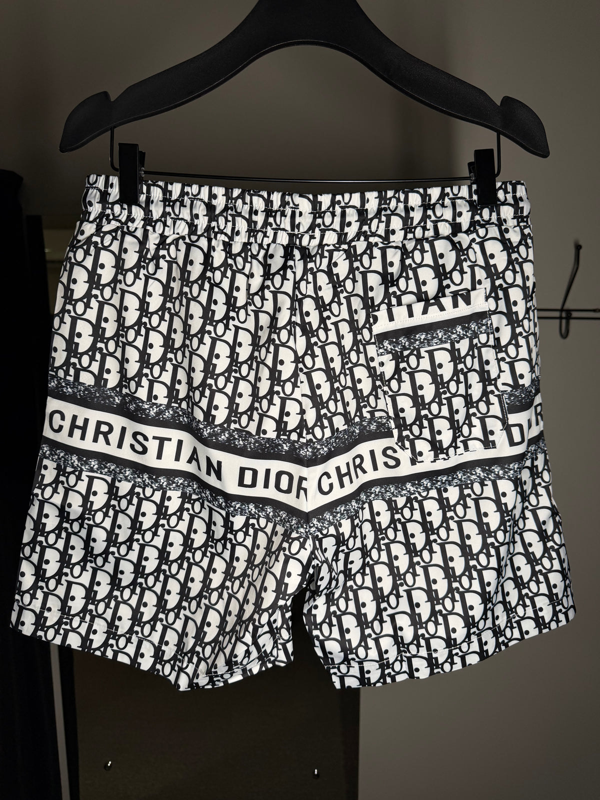 Short DIOR