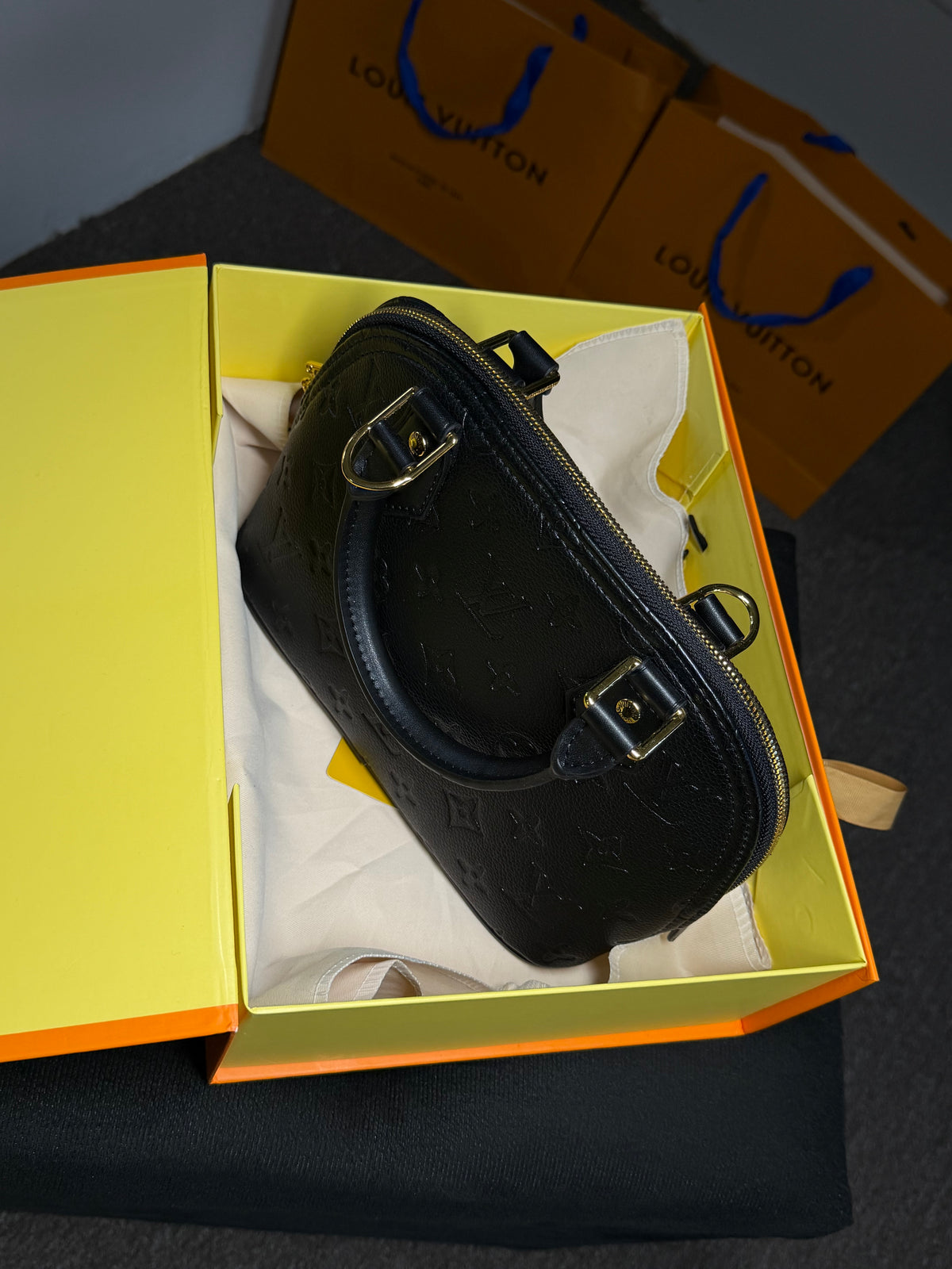 Bolsa Alma BB Louis Vuitton - Preta