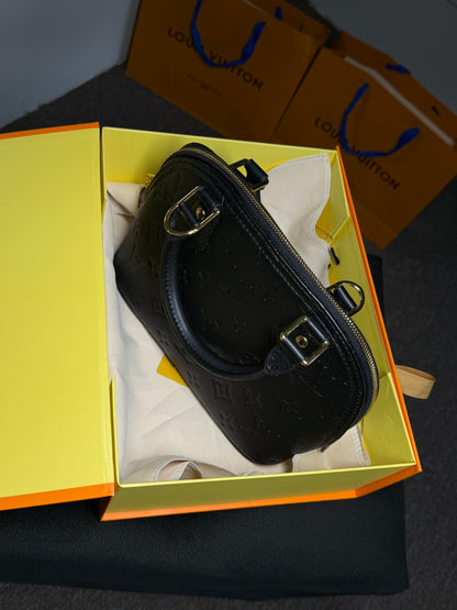 Bolsa Alma BB Louis Vuitton - Preta