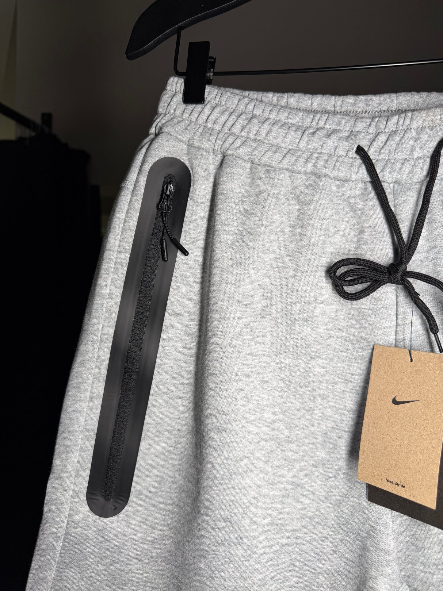 Bermuda NIKE TECH FLEECE - Cinza