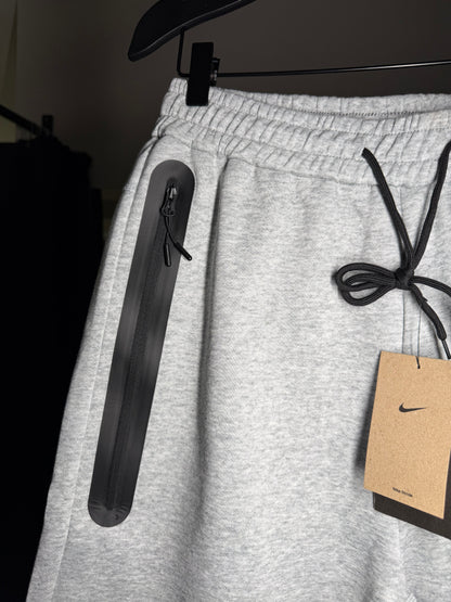 Bermuda NIKE TECH FLEECE - Cinza