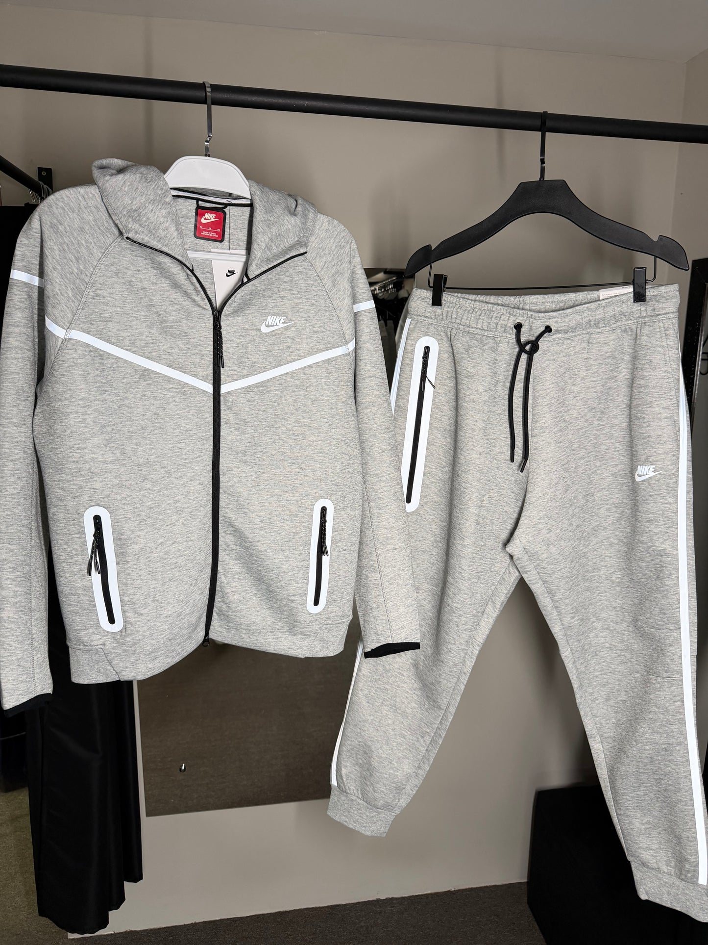 Conjunto NIKE TECH FLEECE - Cinza