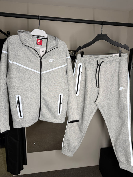 Conjunto NIKE TECH FLEECE - Cinza