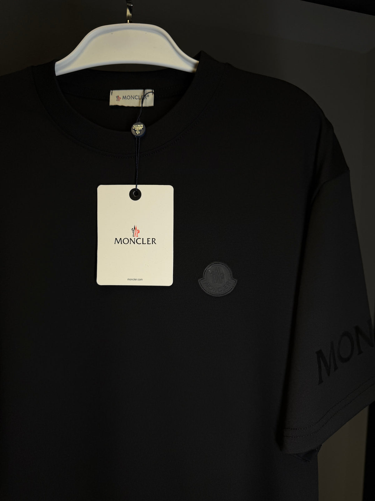 Camiseta MONCLER BASIC🇫🇷🖤