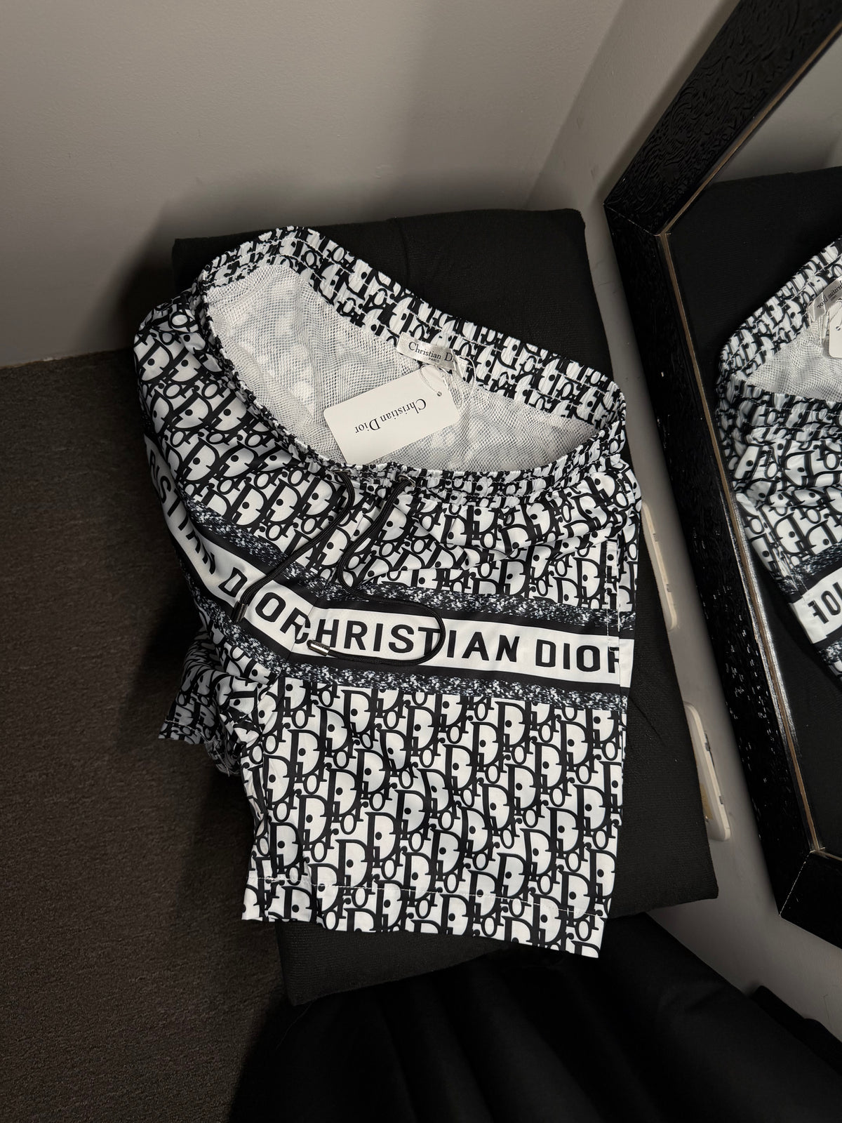 Short DIOR