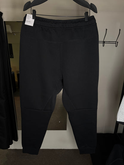 Calça NIKE TECH FLEECE - Preta