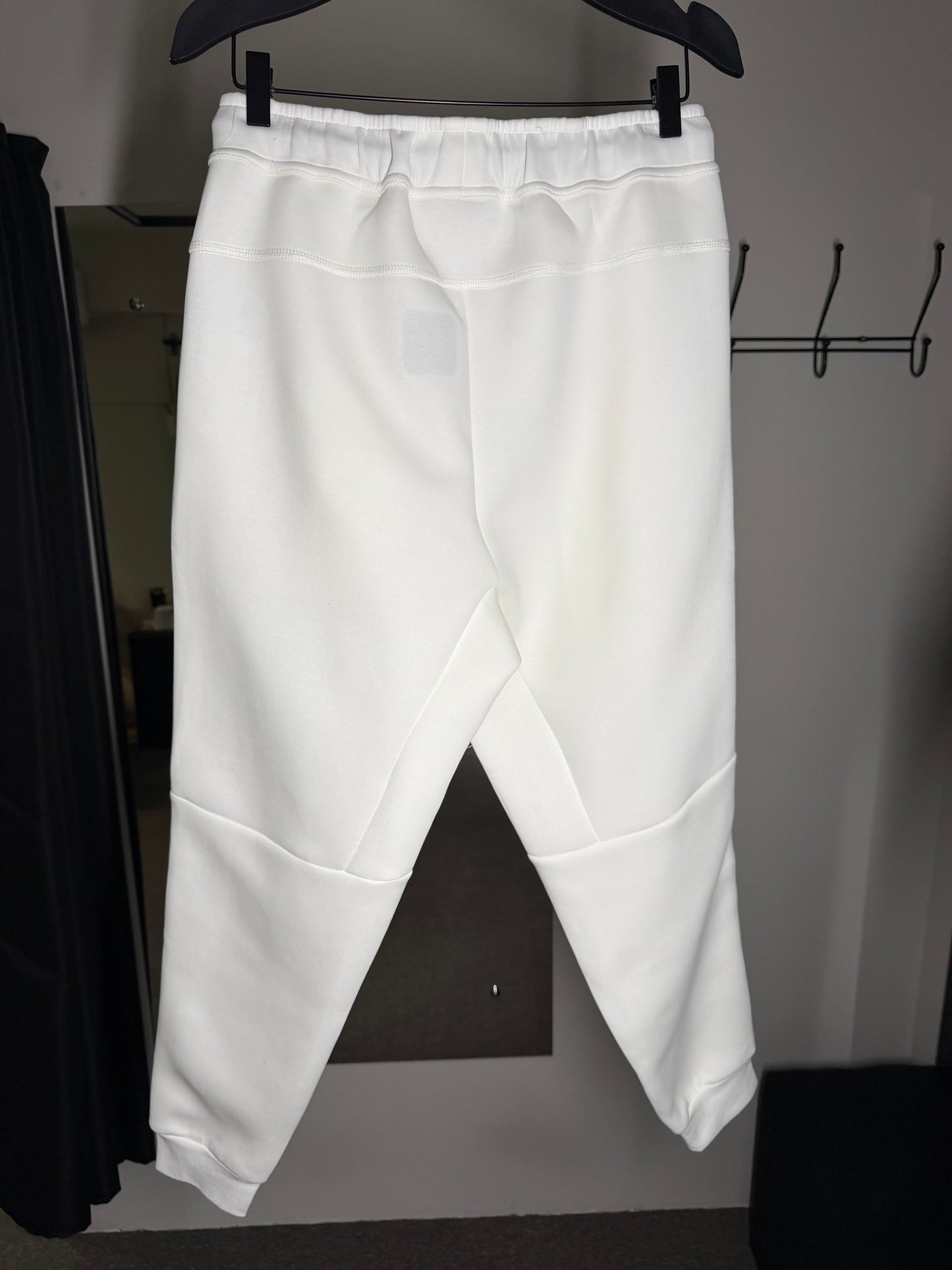 Conjunto NIKE TECH FLEECE - Branco e Cinza