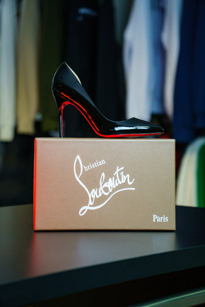 Christian Louboutin Scarpin com salto agulha