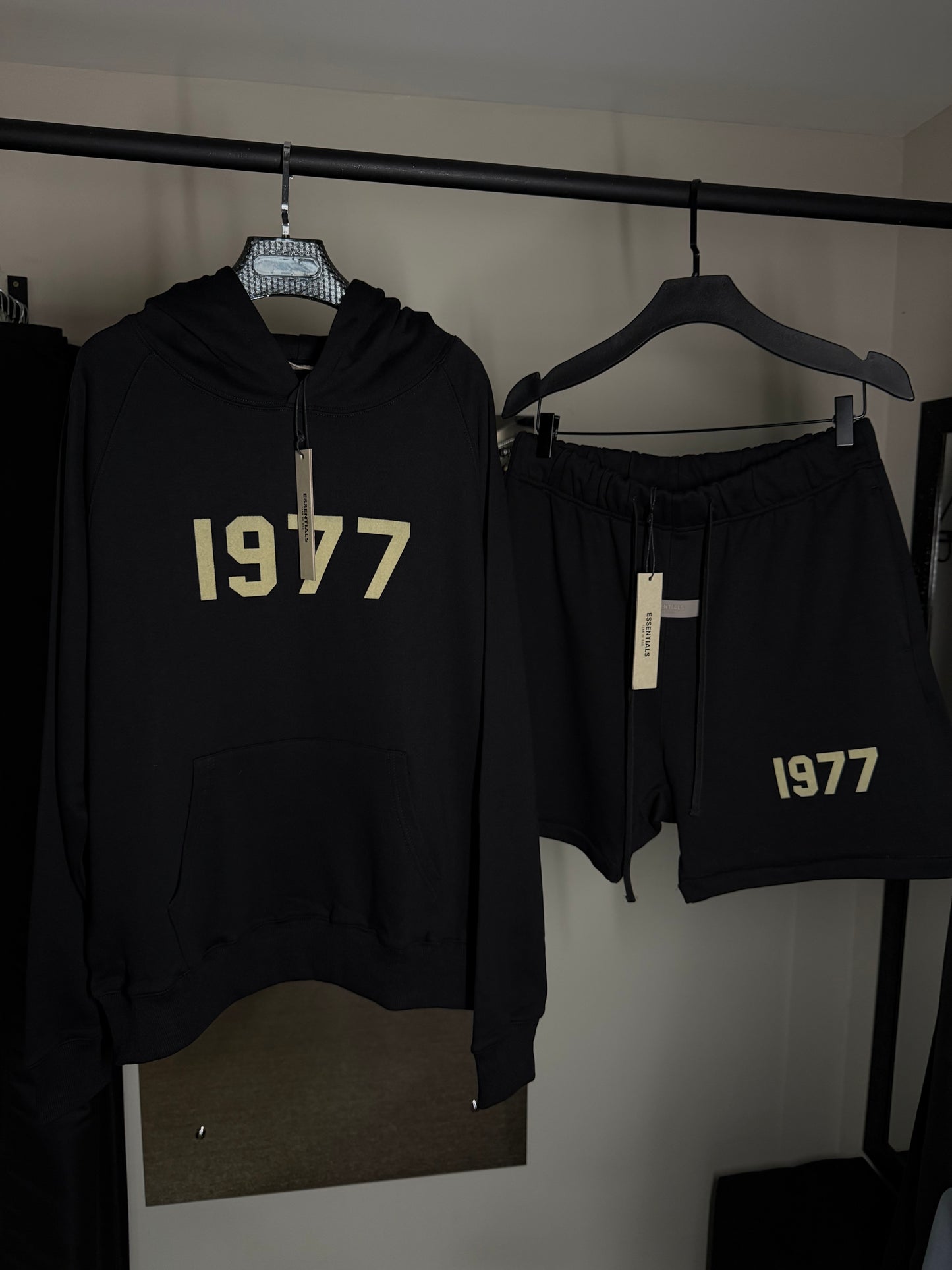 Conjunto ESSENTIALS - 1977