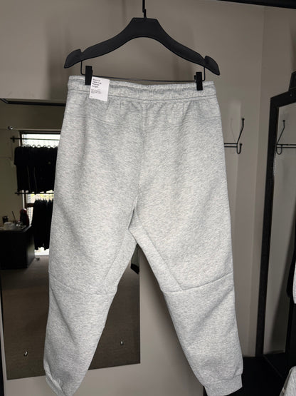 Conjunto NIKE TECH FLEECE - Cinza