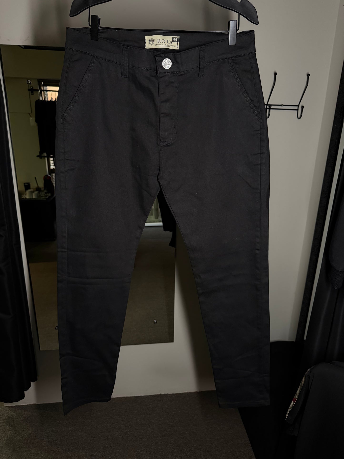 Calça Alfaiataria Sarja - Preta