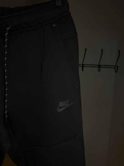 Calça NIKE TECH FLEECE - Preta