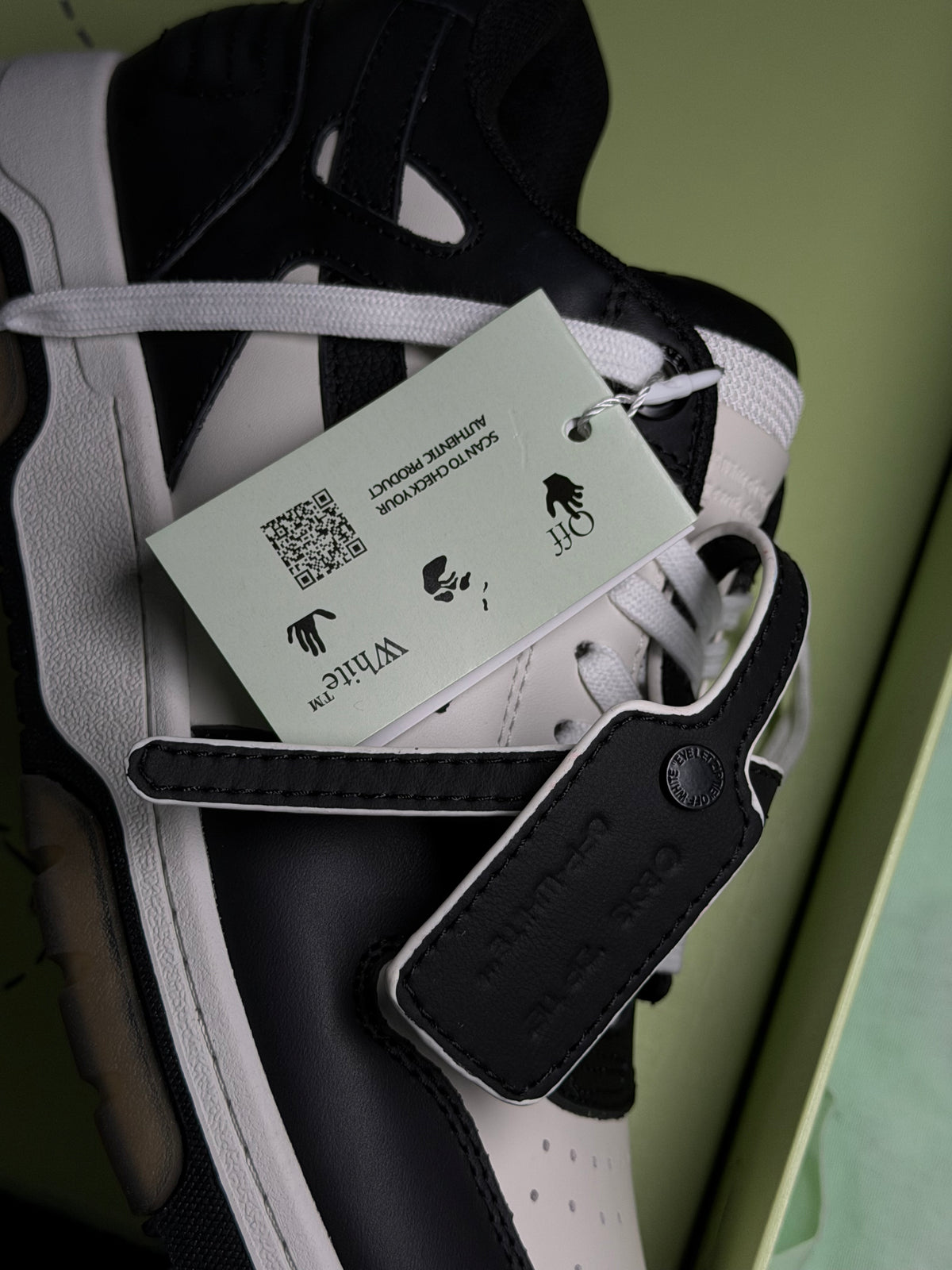 Tênis OFF-WHITE Out Of Office