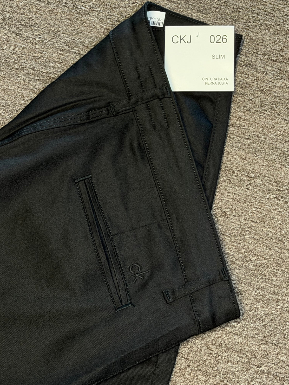 Calça Alfaiataria Slim - Calvin Klein Jeans - Preta Acetinada
