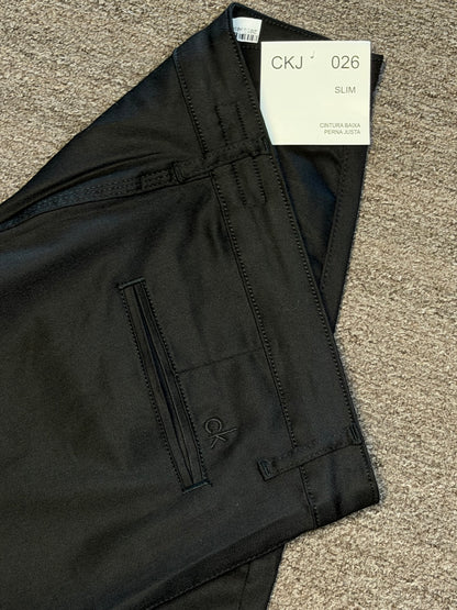 Calça Alfaiataria Slim - Calvin Klein Jeans - Preta Acetinada