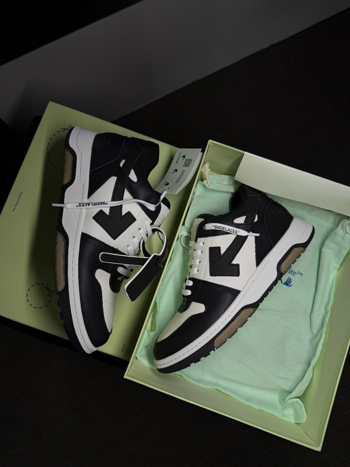 Tênis OFF-WHITE Out Of Office