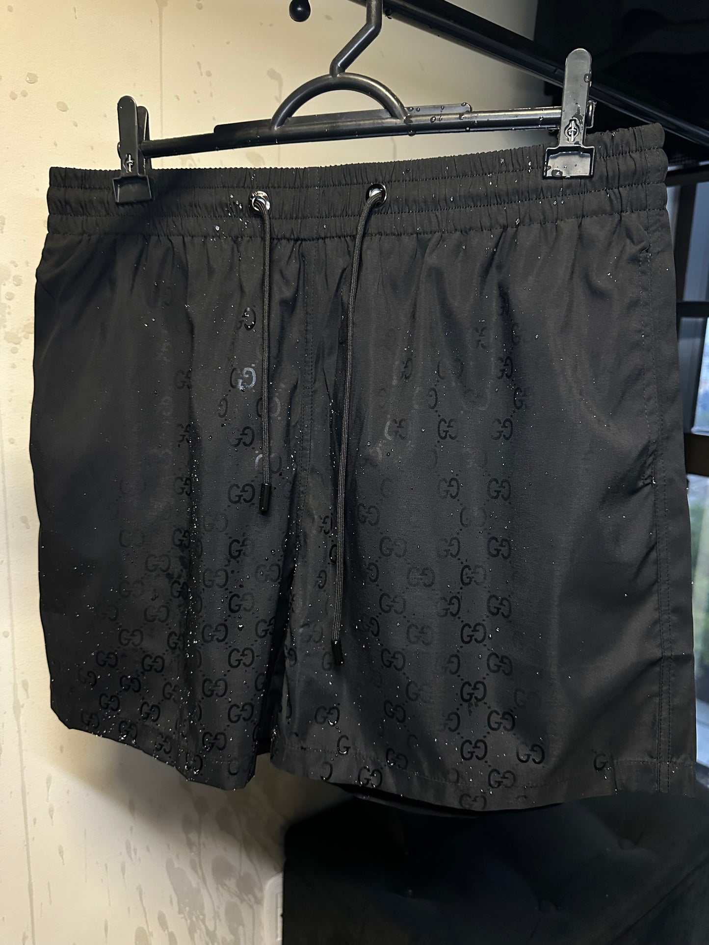 Short GUCCI estampa reativa a água