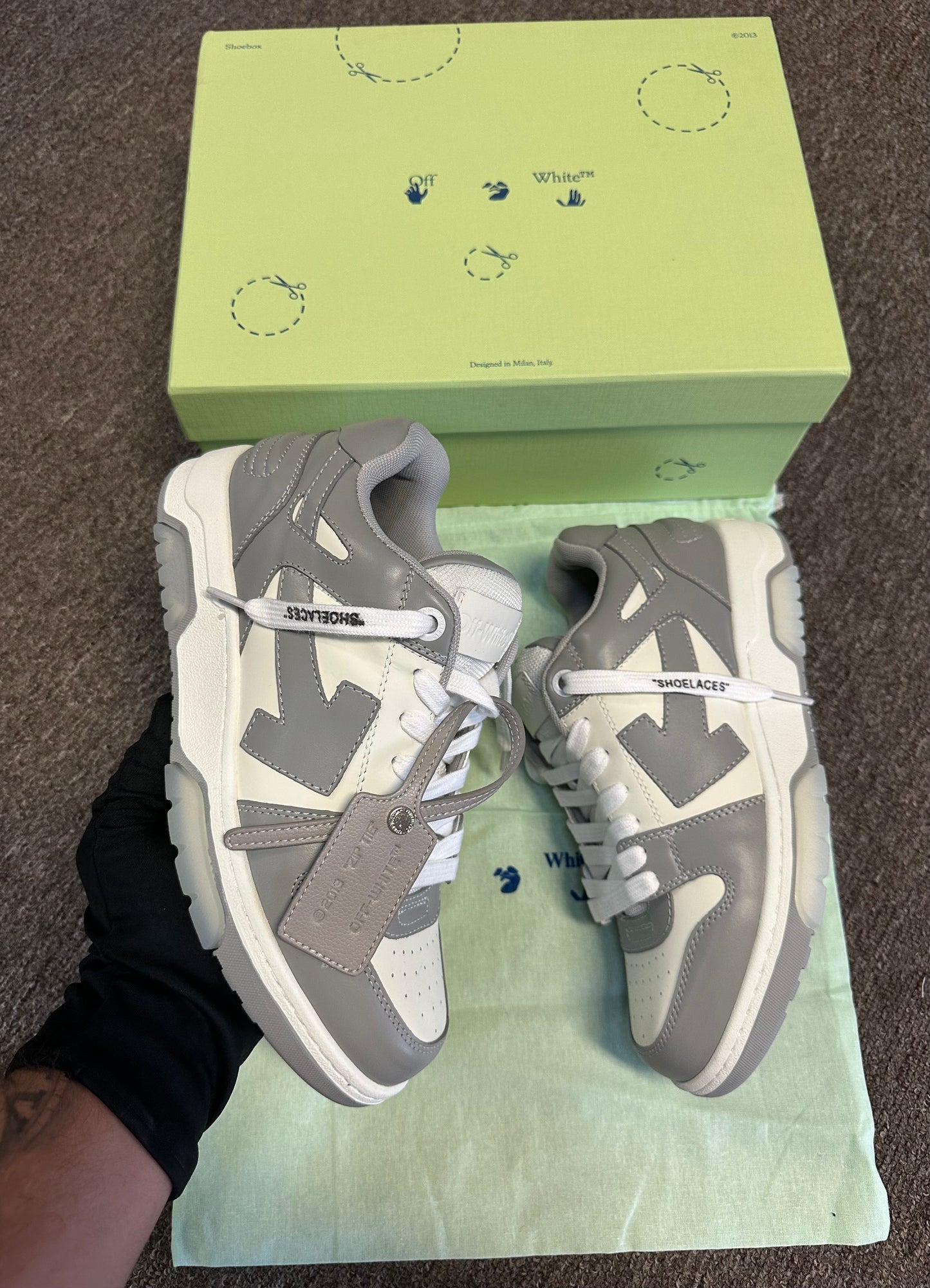Tênis OFF-WHITE Out Of Office