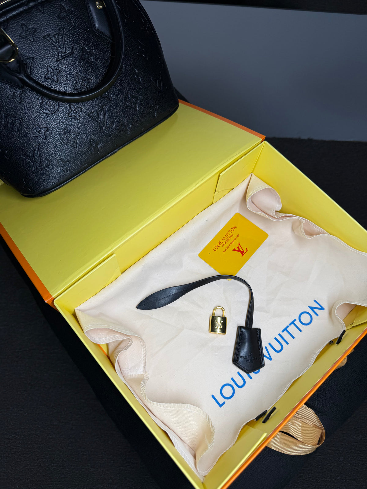 Bolsa Alma BB Louis Vuitton - Preta