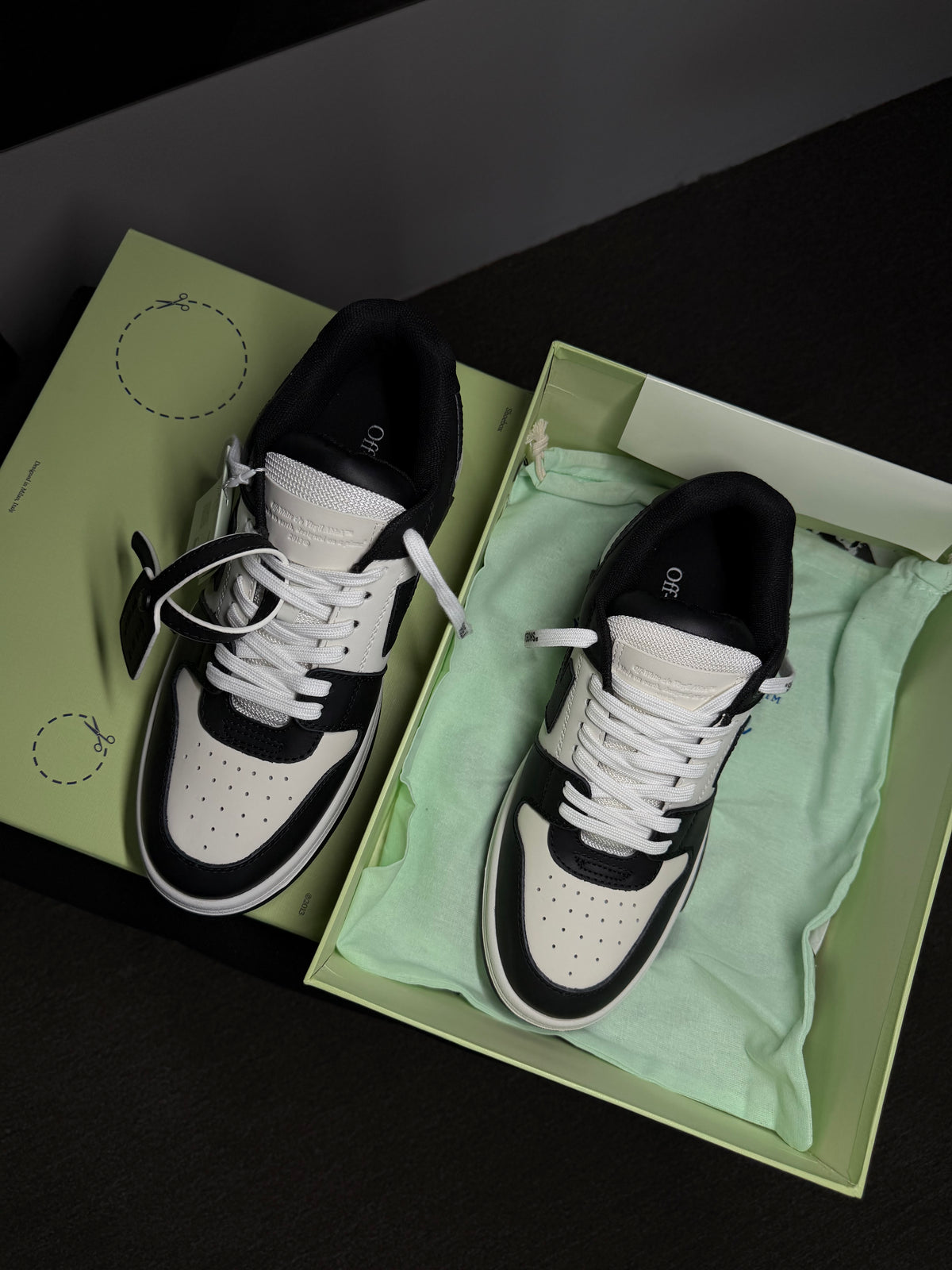 Tênis OFF-WHITE Out Of Office