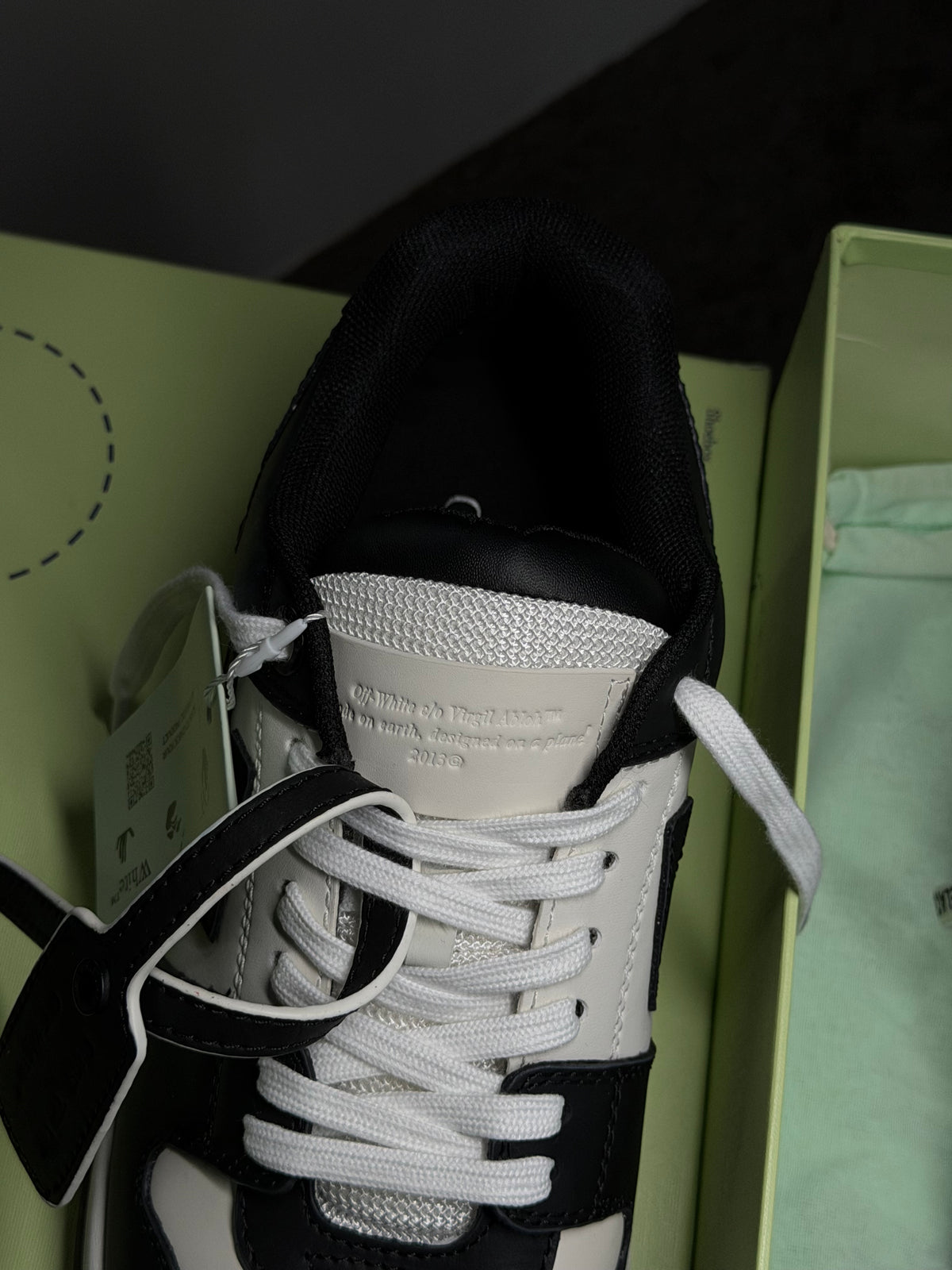 Tênis OFF-WHITE Out Of Office