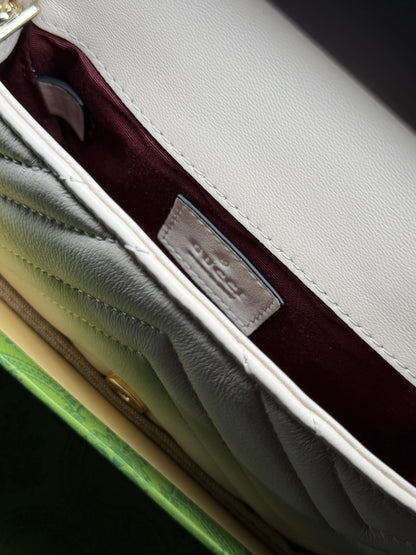 Bolsa Gucci Tiracolo GG Marmont Matalassê pequena