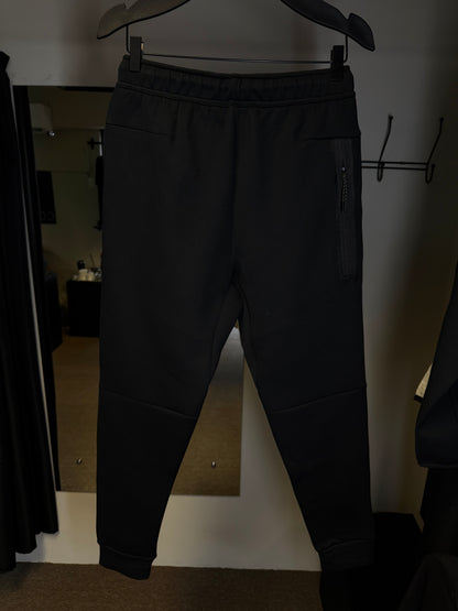 Conjunto NIKE TECH FLEECE - Preto