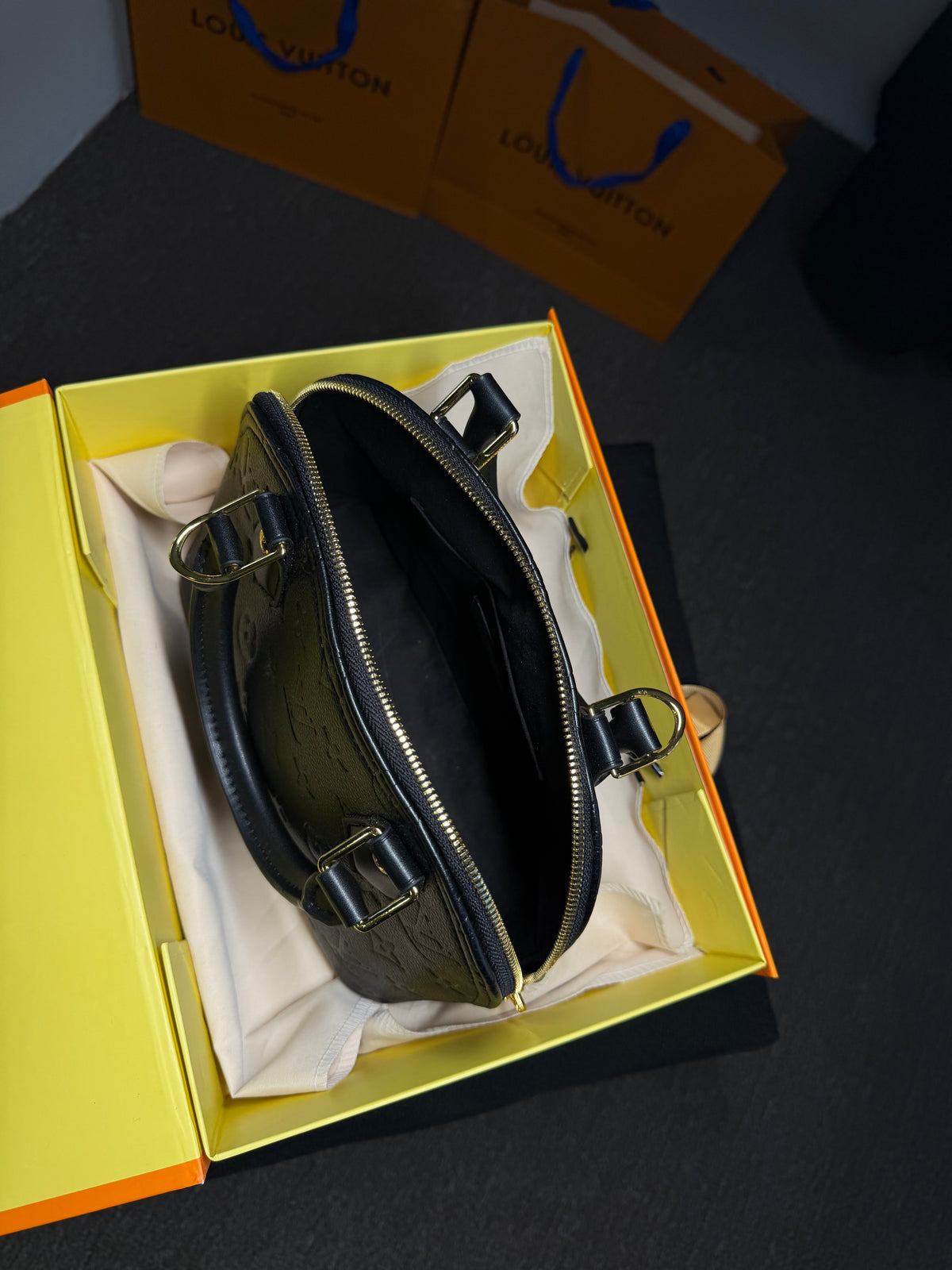 Bolsa Alma BB Louis Vuitton - Preta