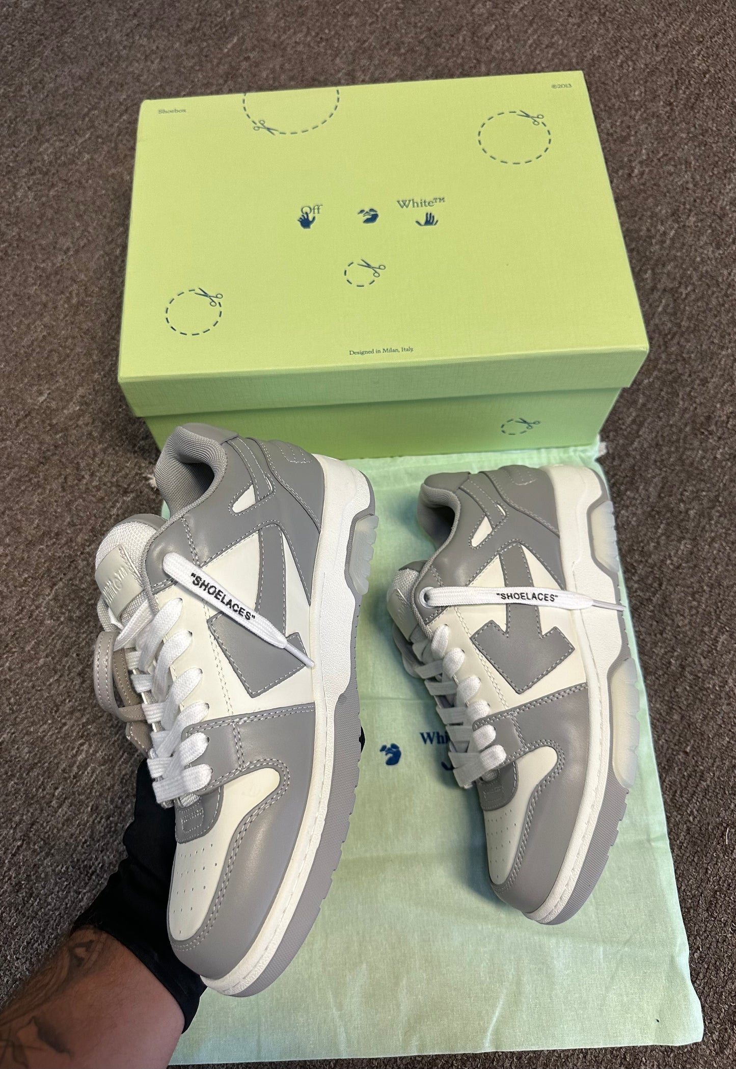 Tênis OFF-WHITE Out Of Office
