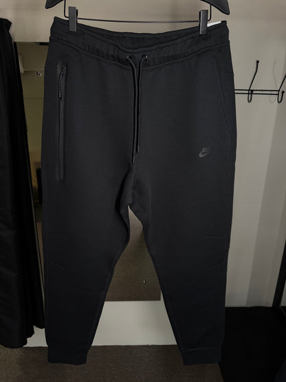 Conjunto NIKE TECH FLEECE - Preto Full