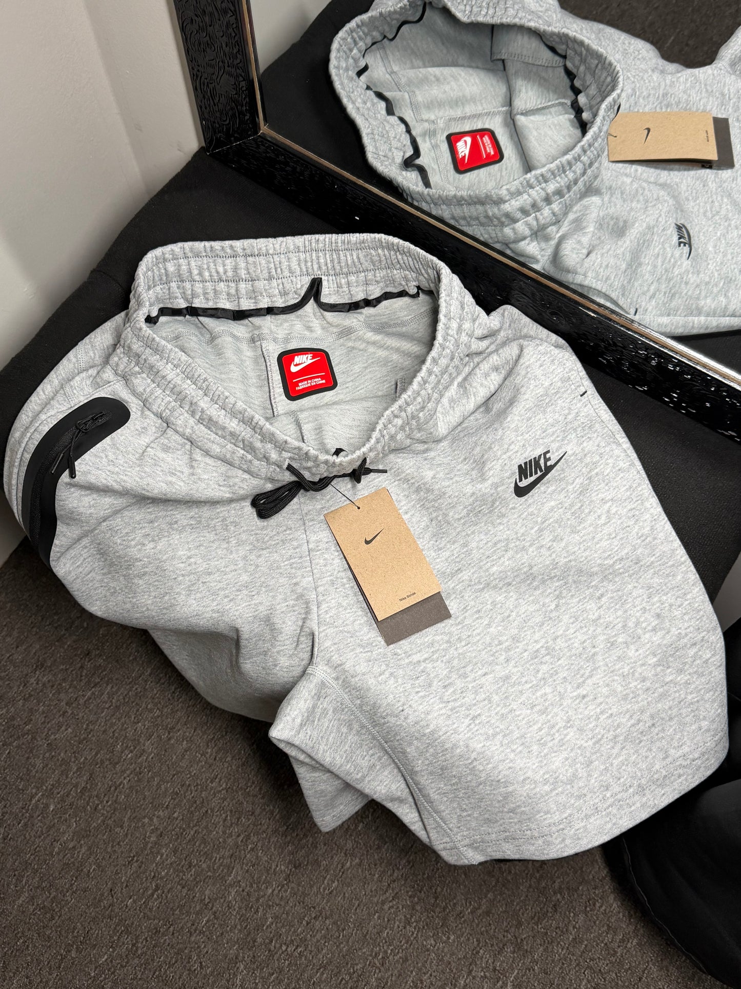 Bermuda NIKE TECH FLEECE - Cinza