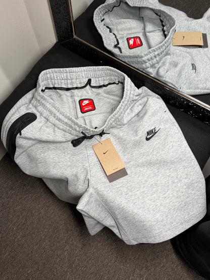 Bermuda NIKE TECH FLEECE - Cinza