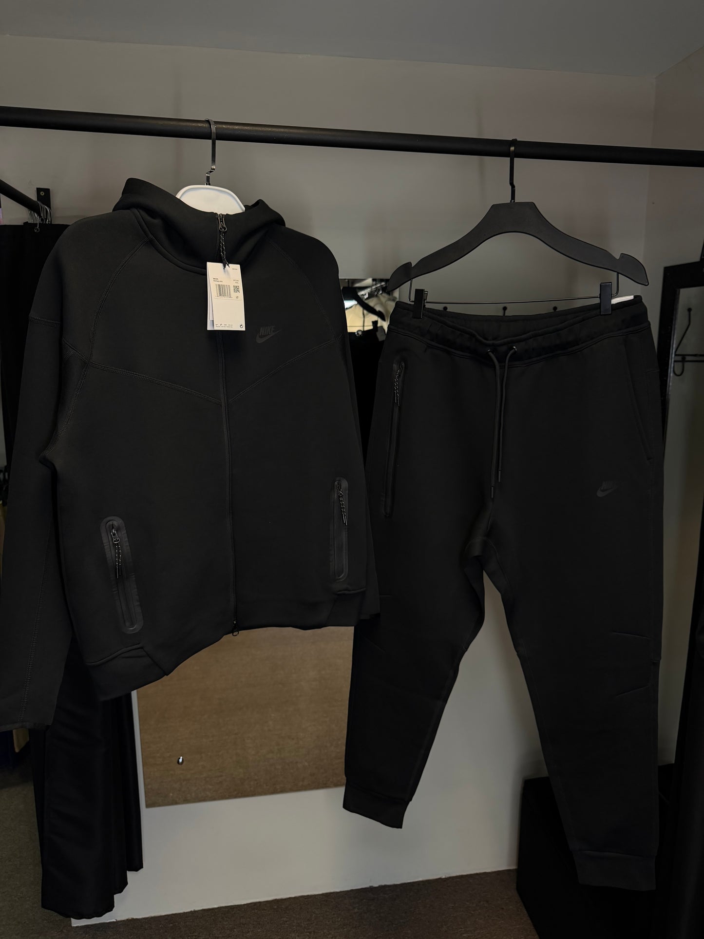 Conjunto NIKE TECH FLEECE - Preto Full