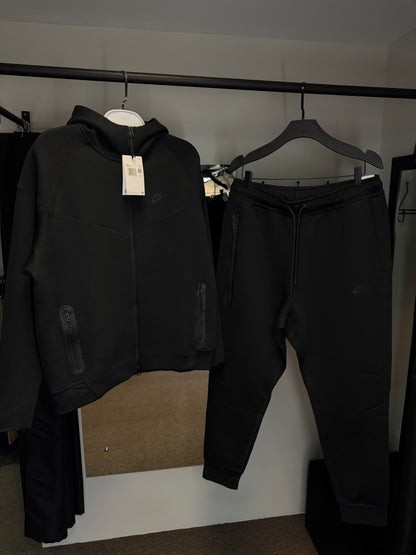 Conjunto NIKE TECH FLEECE - Preto Full